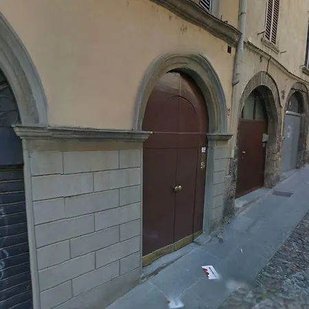 Via Sant'alessandro アパート